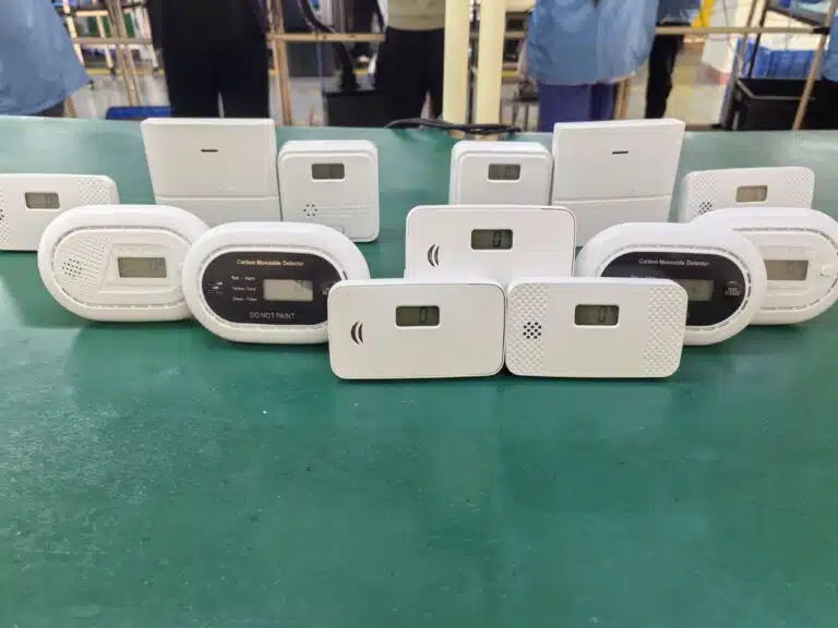 ¿Qué es una alarma de monóxido de carbono independiente y cómo funciona? Guía completa para compradores OEM, distribuidores y proveedores de proyectos.
